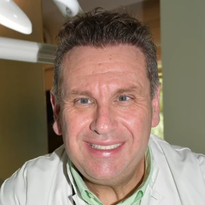 Αγγελάκης Δημοσθένης - Ορθοδοντικός στο instadoctor.gr